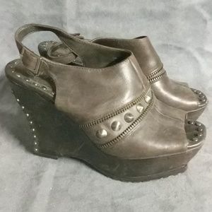 Lisa Donald J Pliner Simi Wedge zipper studs 6.5